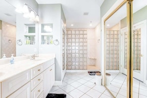 Shower, towels - Beautiful home with stunning bay views from private balcony, pool access & WiFi (Ocean City)