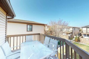 Outdoor dining - Well-Equipped Condo w/Private Deck, Patio, Washer/Dryer, Shared Pools & Tennis (Ocean City)