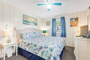 3 bedrooms, WiFi, bed sheets - Beach-Themed Canal-Front Home w/Private Deck, Dock, Water Views, Free WiFi (Ocean City)