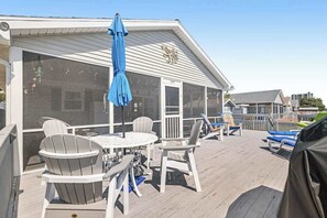 Outdoor dining - Beach-Themed Canal-Front Home w/Private Deck, Dock, Water Views, Free WiFi (Ocean City)