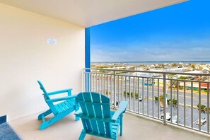 Property grounds - Beachfront condo with incredible views, balcony, pools, gym, sauna, & A/C (Ocean City)