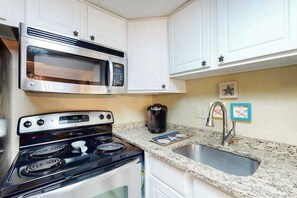 Fridge, microwave, oven, stovetop - Fantastic Oceanfront Home w/Private Balcony, Free WiFi, Central AC, Washer/Dryer (Ocean City)