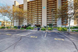 Exterior - Sun-filled beach front condo w/ocean views balcony, W/D, hot tub, & full kitchen (Ocean City)