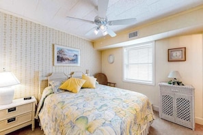 3 bedrooms, WiFi, bed sheets - Top-floor, oceanfront condo w/ gorgeous view, balcony, beach access, & WiFi (Ocean City)