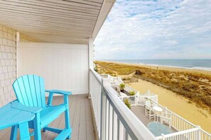Property grounds - Beachfront Family-Friendly Townhouse w/Deck, Free WiFi, Partial AC, Water Views (Ocean City)