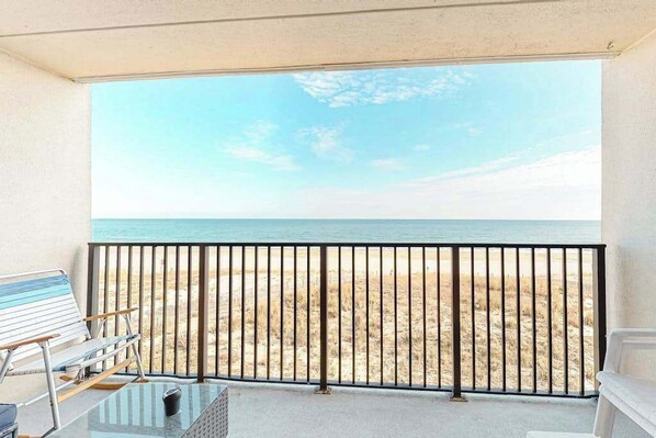 Property grounds - Large & Attractive Condo in Oceanfront Location w/Balcony Beach Views, AC, WiFi (Ocean City)