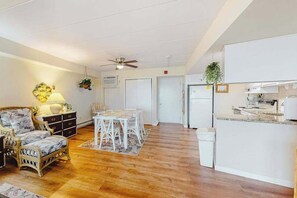 TV, DVD player, offices - Oceanfront condo with balcony, outdoor pool,  & washer/dryer (Ocean City)