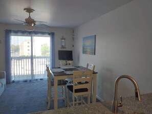 Dining - Two-level condo with balcony, AC, pool & dock - blocks to beach/Northside Park (Ocean City)