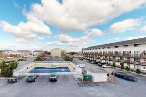 Exterior - Two-level condo with balcony, AC, pool & dock - blocks to beach/Northside Park (Ocean City)