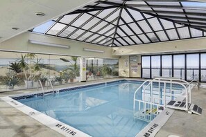 Pool - Bright waterfront condo with balcony, incredible views, pools & gym (Ocean City)