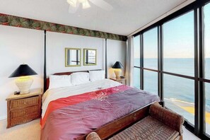 1 bedroom, Internet, bed sheets - Beachfront condo with balcony, AC, pools, gym & sauna (Ocean City)