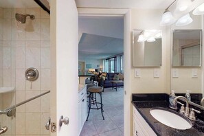 Douche, serviettes fournies