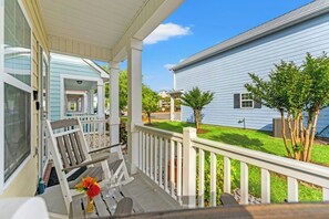 Terrace/patio - Gulf Stream Cottages 1928-walk to beach (Myrtle Beach)