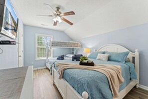 WiFi, bed sheets - Gulf Stream Cottages 1928-walk to beach (Myrtle Beach)