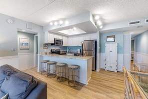 Interior - Oceanfront condo with ocean view, pools, tennis, sauna & central AC (Ocean City)