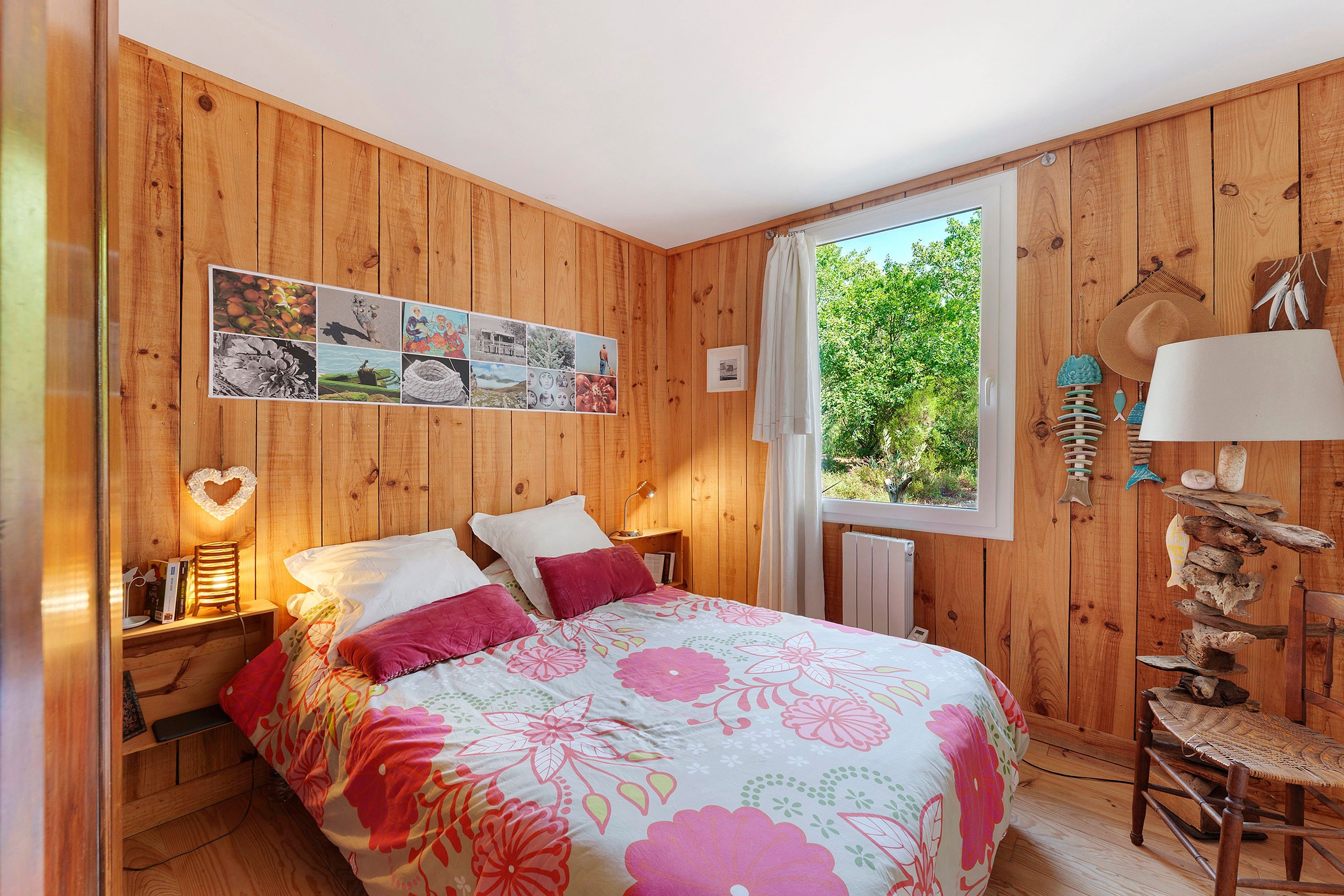 2 bedrooms, iron/ironing board, bed sheets