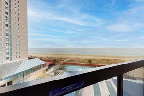 Property grounds - Remodeled condo with beach views, balcony, pools, gym, tennis & AC (Ocean City)