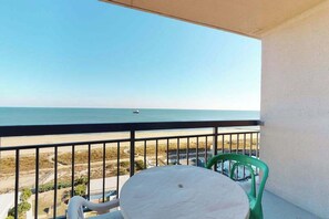 Outdoor dining - Fountainhead Towers 1204 (Ocean City)