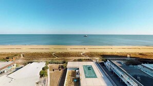 A coastal hotel with a view of the beach and ocean. - Fountainhead Towers 1204 (Ocean City)