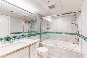 Shower, towels - Direct oceanfront top floor condo w/outdoor pool, balcony, easy beach access (Ocean City)