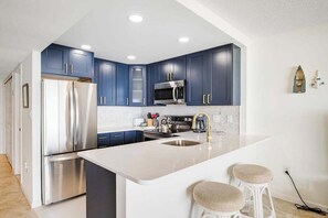 Fridge, microwave, oven, stovetop - Fountainhead Towers 802 (Ocean City)