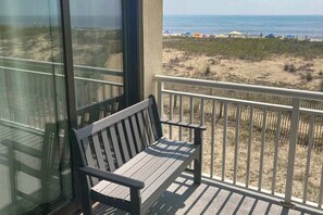 Property grounds - Lovely second-floor home with beach views from balcony + free WiFi, elevator (Ocean City)
