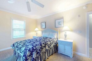 3 bedrooms, iron/ironing board, WiFi, bed sheets - Lovely Home w/Marina & Bay Views From Balcony, Private Washer/Dryer, Free WiFi (Ocean City)
