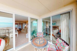Terrace/patio - Vacation Retreat in Oceanfront Complex w/Free WiFi, Central AC, W/D (Ocean City)