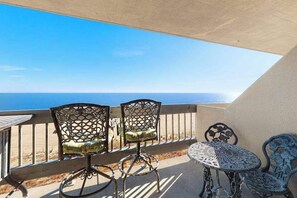 Property grounds - Condo in Wonderful Oceanfront Location w/Shared Pool, Free WiFi, Central AC (Ocean City)