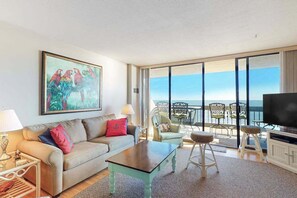 TV, DVD player, offices - Condo in Wonderful Oceanfront Location w/Shared Pool, Free WiFi, Central AC (Ocean City)