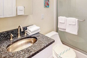 Shower, towels - The Waves at Boardwalk 406 (Ocean City)
