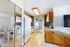 Fridge, microwave, oven, stovetop - Second-Floor Condo w/Private Balcony, Shared Tennis, Racquetball, & Pools (Ocean City)