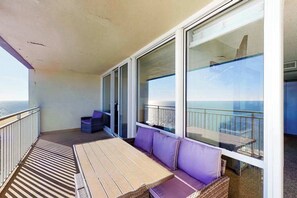 Terrace/patio - Convenient beachfront condo with balcony, pools, sauna, & AC (Ocean City)