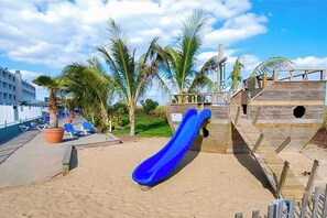 Children’s area - Convenient beachfront condo with balcony, pools, sauna, & AC (Ocean City)