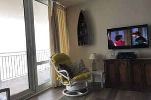 Interior - Terrific beachfront condo with pools, gym, sauna, balcony, & A/C (Ocean City)
