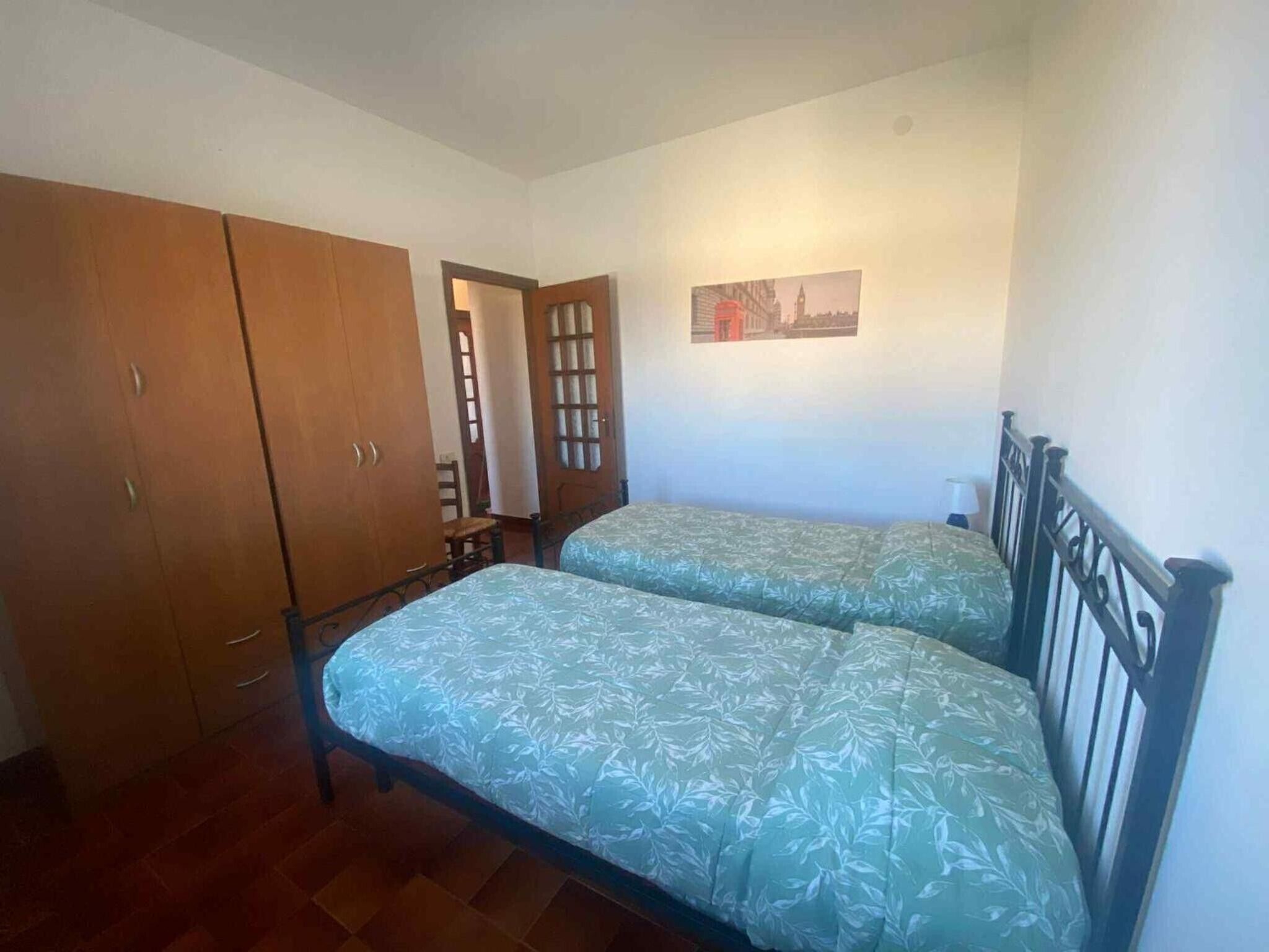3 habitaciones, tabla de planchar con plancha, wifi y ropa de cama 
