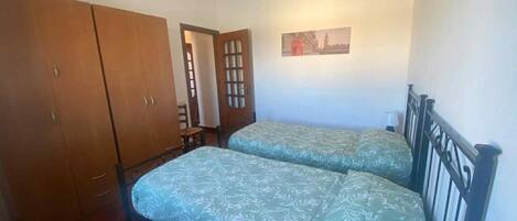 3 chambres, fer et planche Ă repasser, Wi-Fi, draps fournis