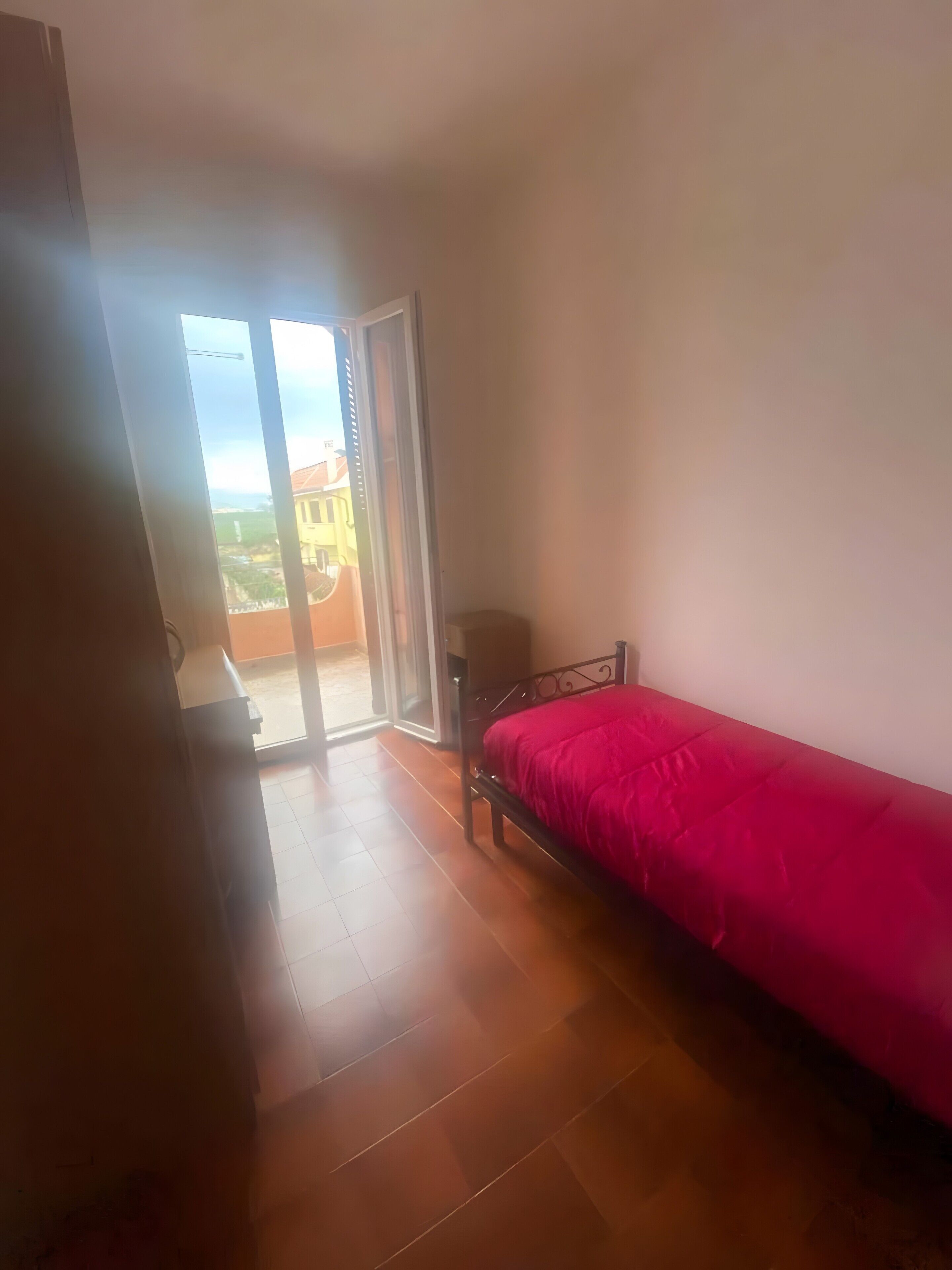 3 habitaciones, tabla de planchar con plancha, wifi y ropa de cama 