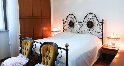 CN040 - Cesenatico, four-room apartment with balcony and parking, 30 meters from the sea.