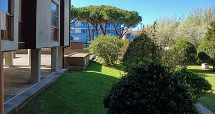 CN040 - Cesenatico, four-room apartment with balcony and parking, 30 meters from the sea.