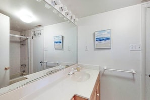 Shower, towels - 4th-Floor End Condo w/Incredible Location, Shared Olympic Pool, A/C, & Tennis (Ocean City)