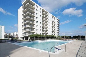 Pool - 4th-Floor End Condo w/Incredible Location, Shared Olympic Pool, A/C, & Tennis (Ocean City)
