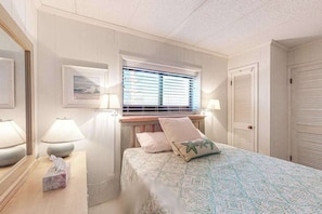 3 bedrooms, WiFi, bed sheets - 4th-Floor End Condo w/Incredible Location, Shared Olympic Pool, A/C, & Tennis (Ocean City)