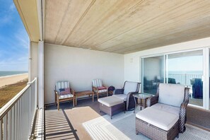 Terrace/patio - Open & Well-Appointed Condo in Beachfront Location w/Shared Pool, Free WiFi (Ocean City)