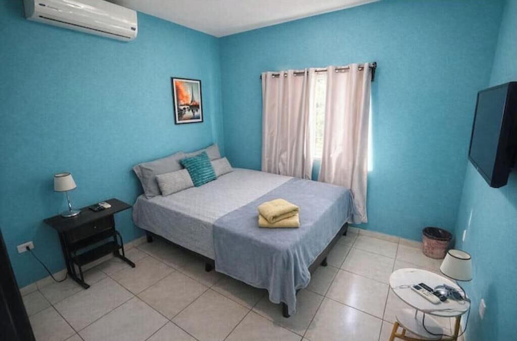 Ferros/tábuas de passar roupa, Wi-Fi, roupa de cama