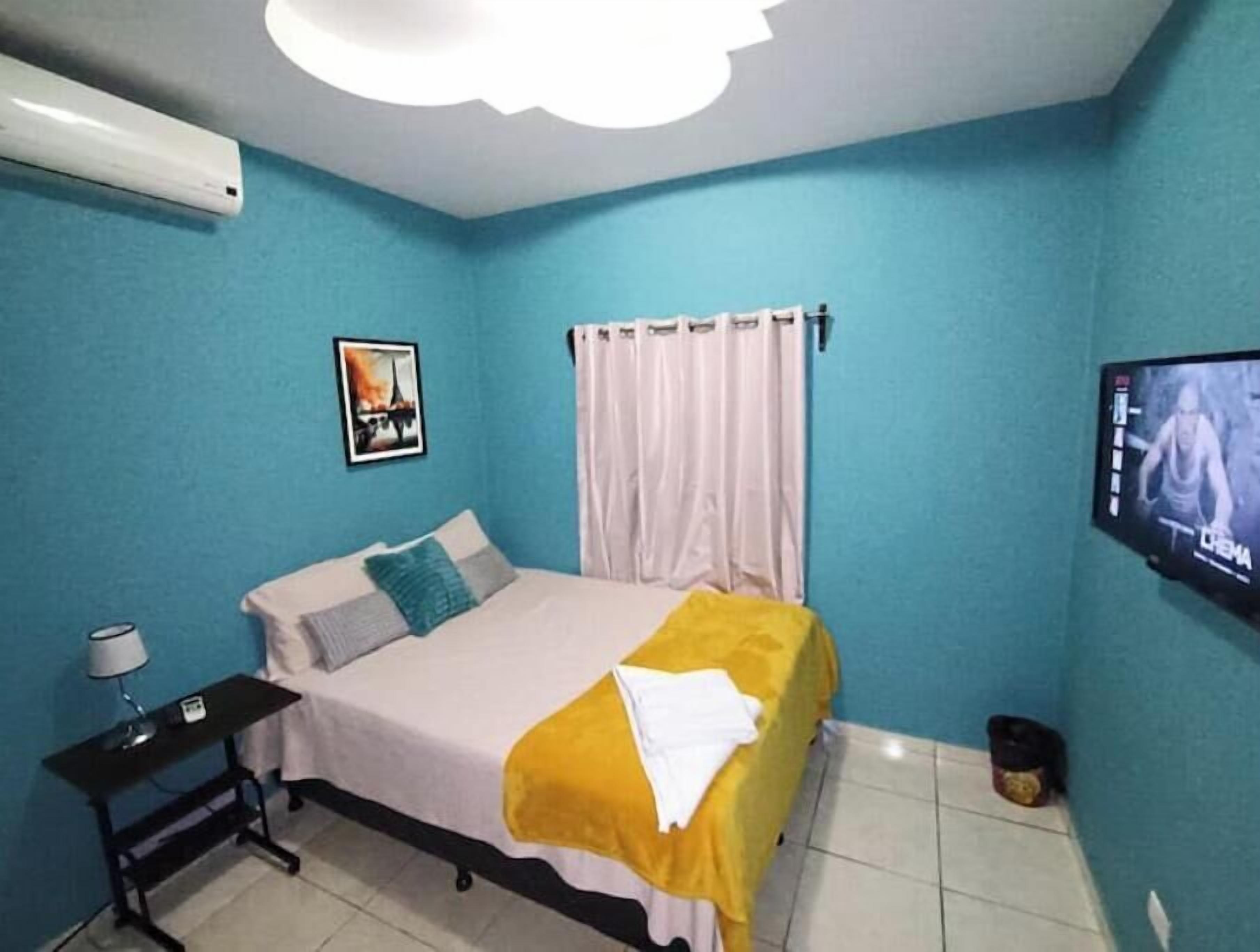 Ferros/tábuas de passar roupa, Wi-Fi, roupa de cama