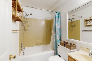 Shower, towels - Bell Harbour 2 (Ocean City)