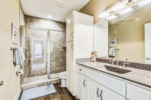 Shower, towels - Bella Sun 201a (Ocean City)