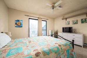 2 bedrooms, WiFi, bed sheets - Canal View Townhouse w/Private Deck, Washer/Dryer, & Private Balcony (Ocean City)