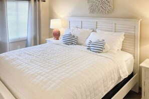 1 bedroom, Internet, bed sheets - Updated Beachfront Condo w/Water View, Balcony, AC & Hot Tub (Ocean City)